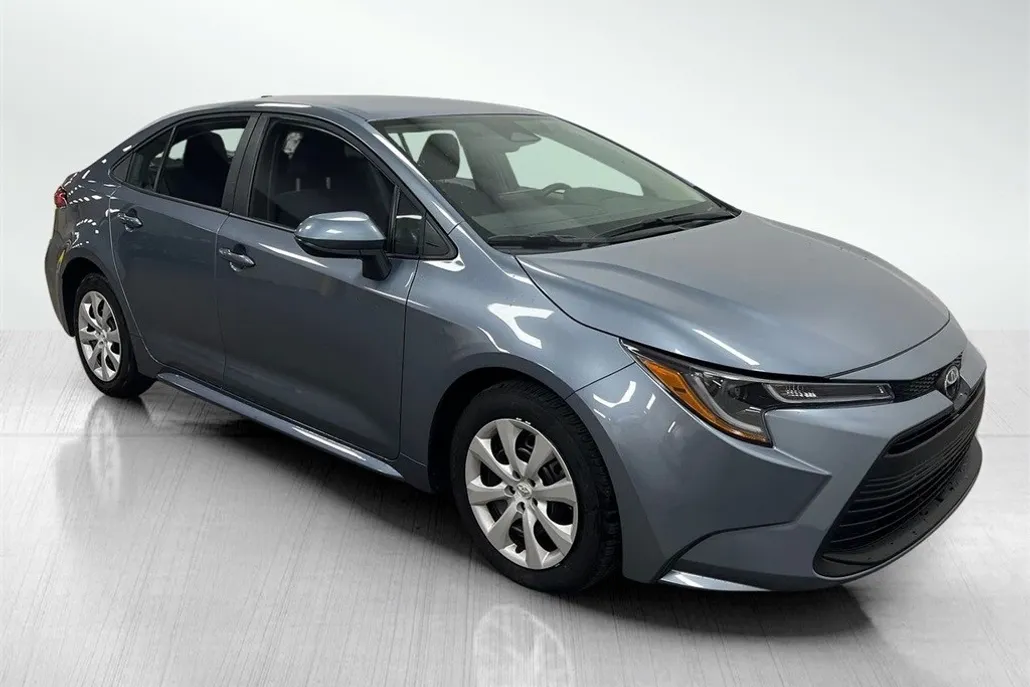 2025 Toyota Corolla LE photo 1