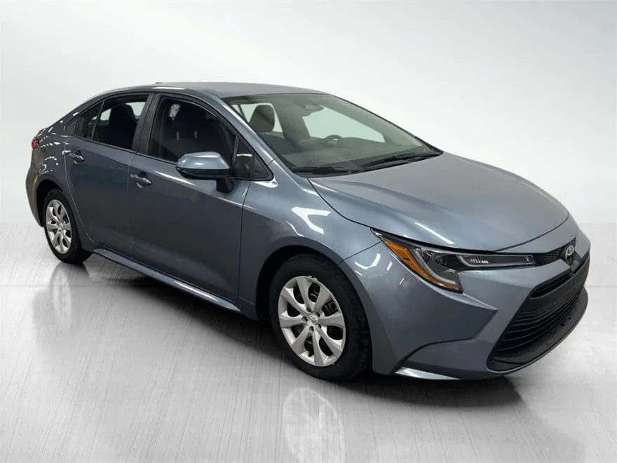 2025 Toyota Corolla LE photo 1