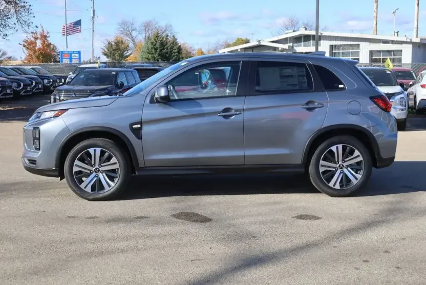 2025 Mitsubishi Outlander Sport ES photo 1