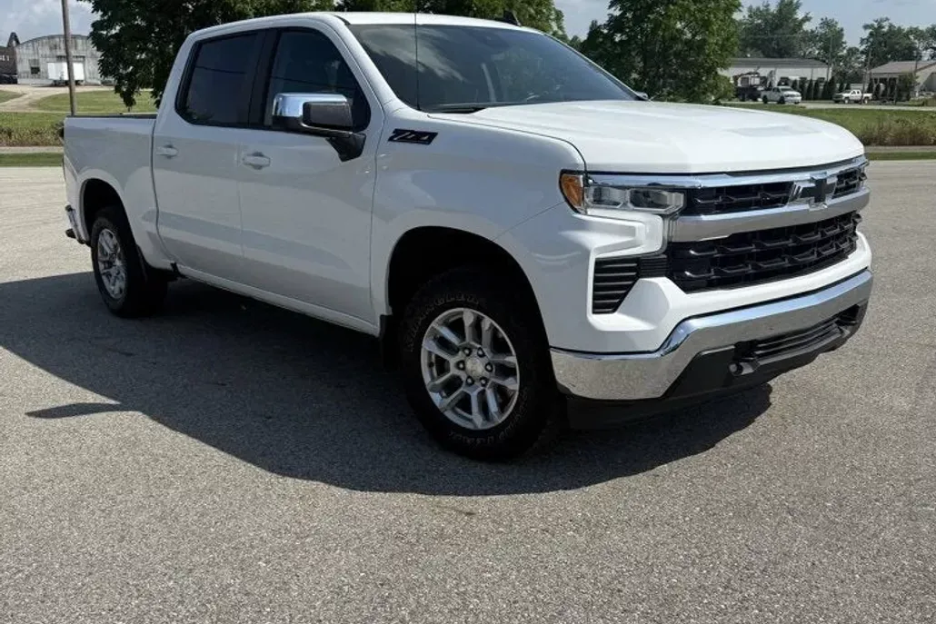 2023 Chevrolet Silverado 1500 LT photo 1