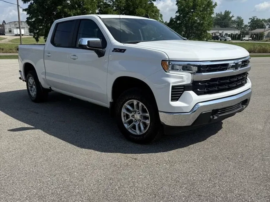 2023 Chevrolet Silverado 1500 LT photo 1