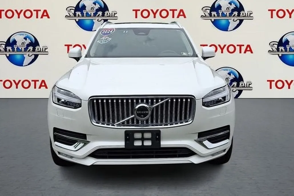 2024 Volvo XC90 B5 Plus photo 1