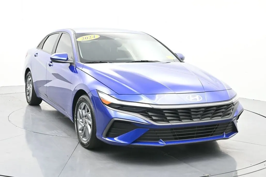 2024 Hyundai Elantra SEL photo 1