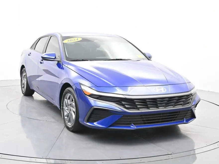 2024 Hyundai Elantra SEL photo 1