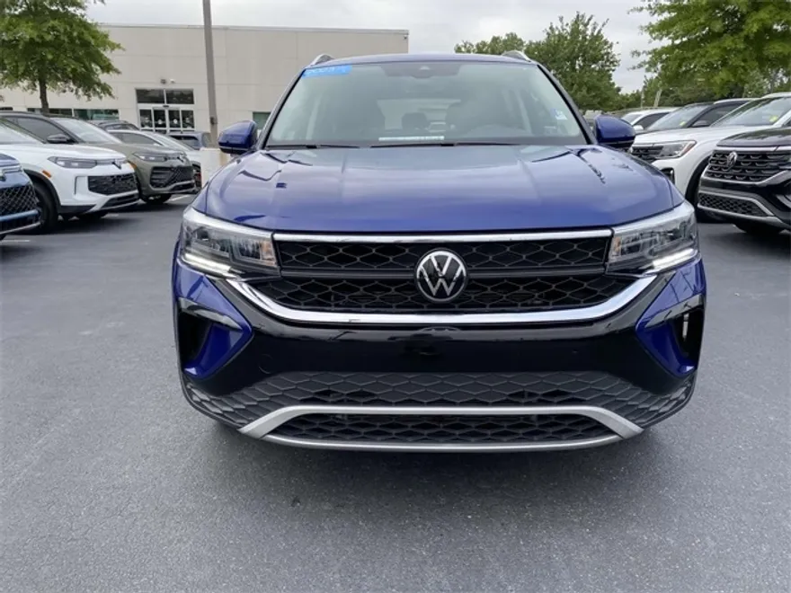 2023 Volkswagen Taos SE photo 1