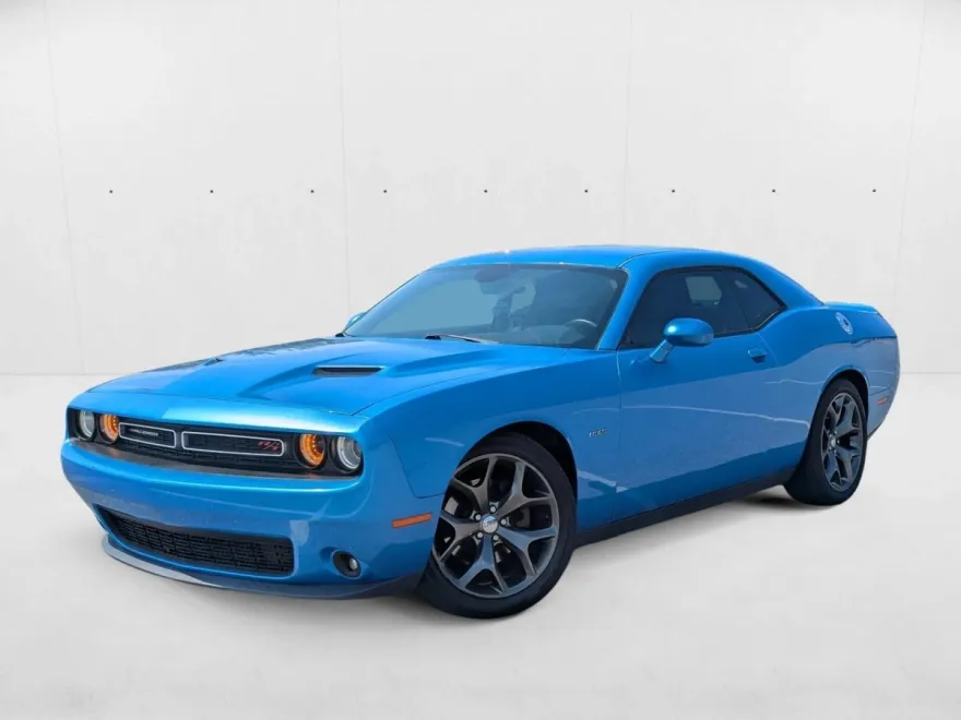 2015 Dodge Challenger SXT photo 1