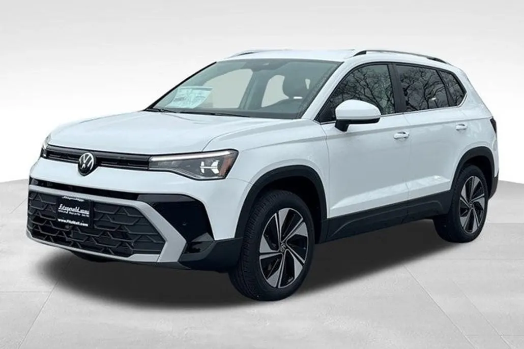 2025 Volkswagen Taos SE photo 1