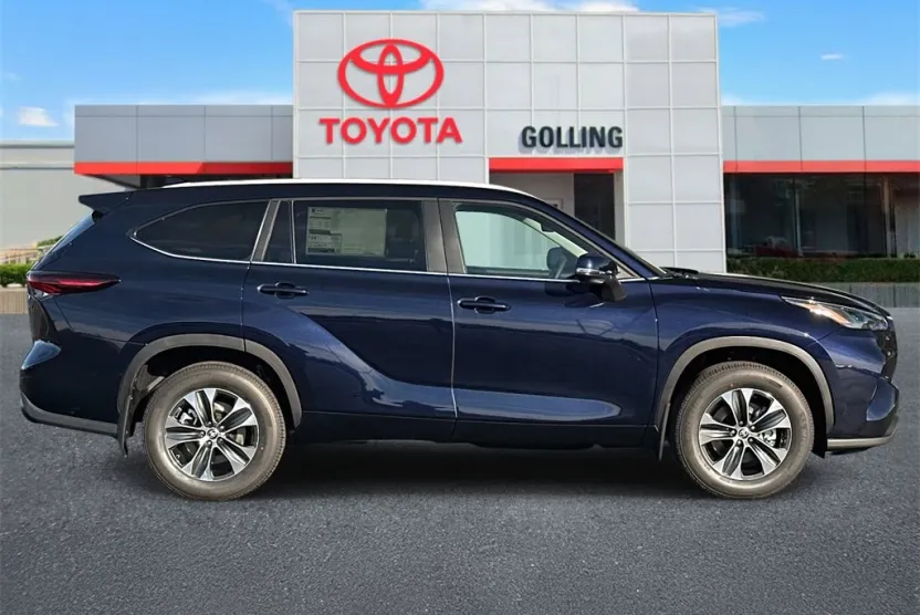 2025 Toyota Highlander XLE photo 1