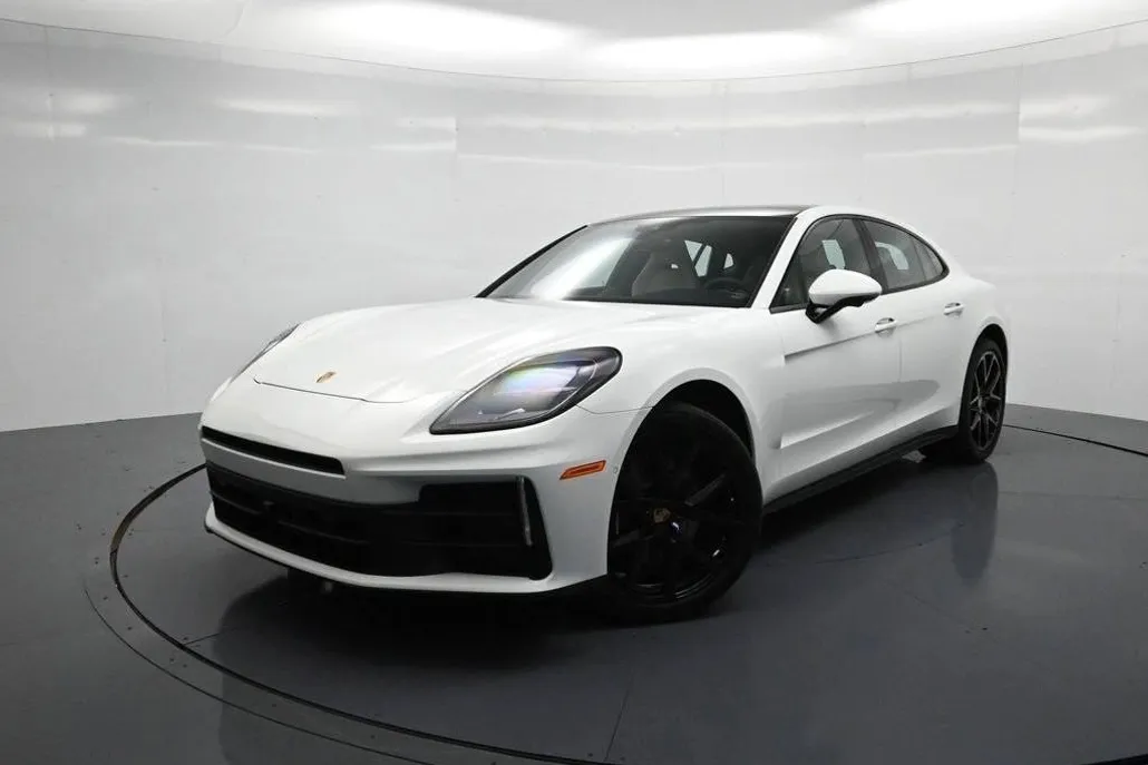 2025 Porsche Panamera 4 photo 1