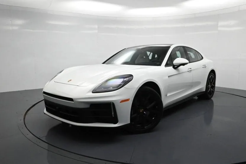 2025 Porsche Panamera 4 photo 1