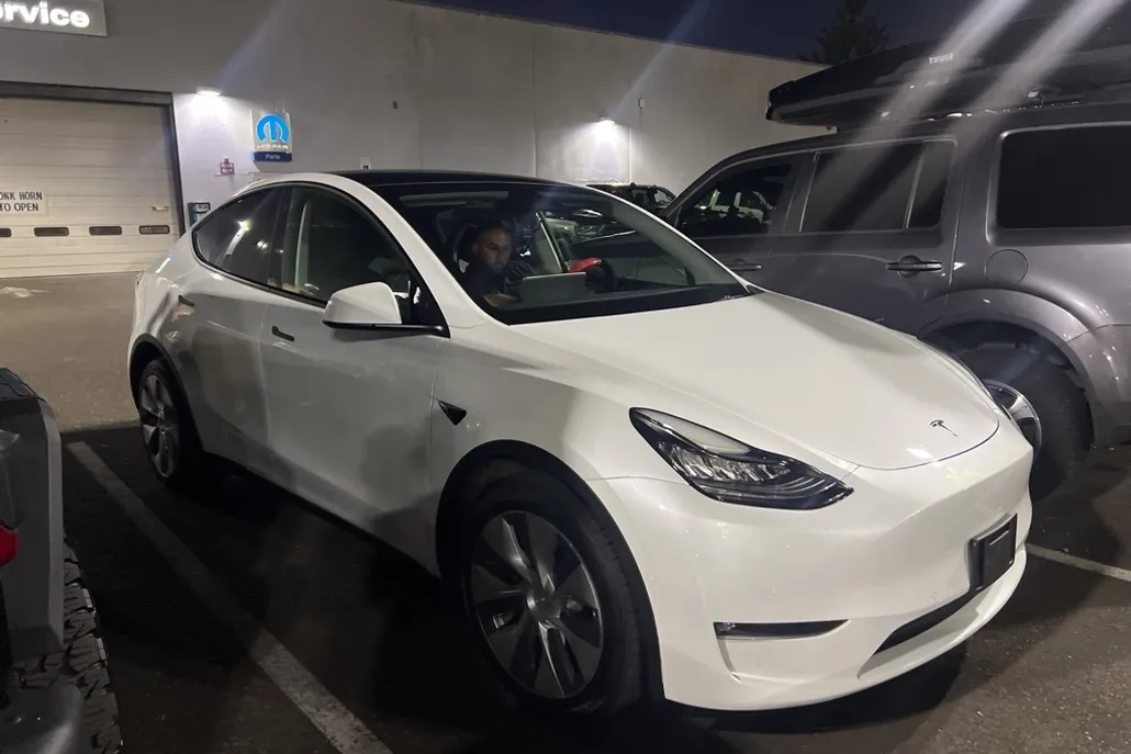 2022 Tesla Model Y Long Range photo 1