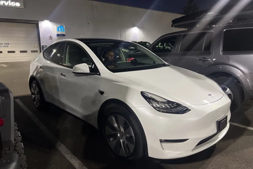 2022 Tesla Model Y Long Range photo 1