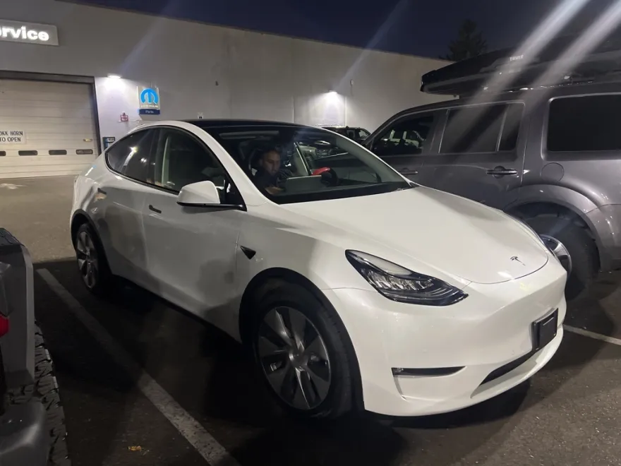 2022 Tesla Model Y Long Range photo 1