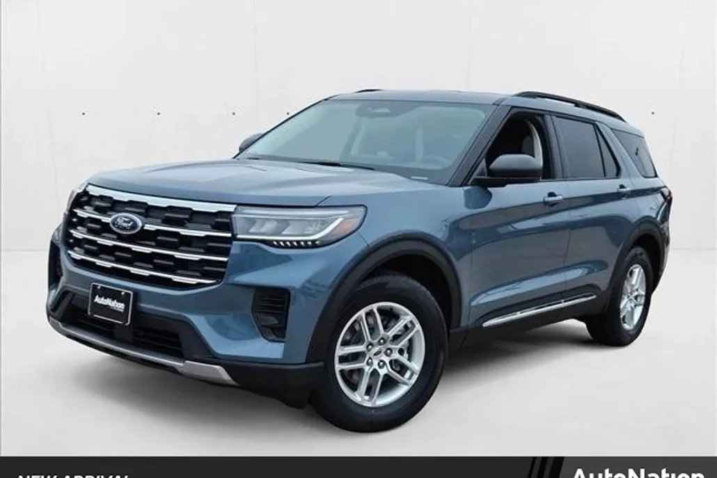 2025 Ford Explorer photo 1