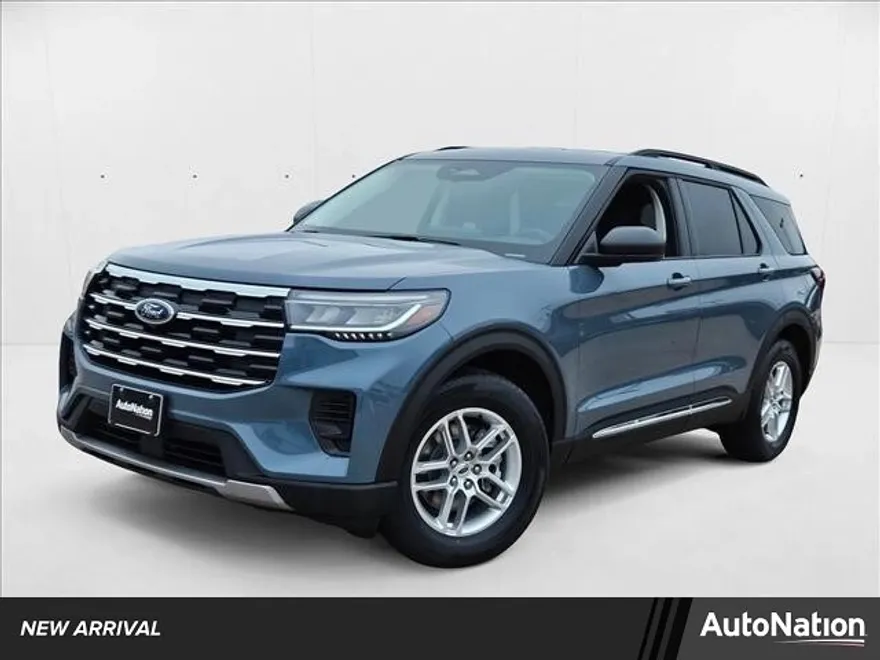 2025 Ford Explorer photo 1