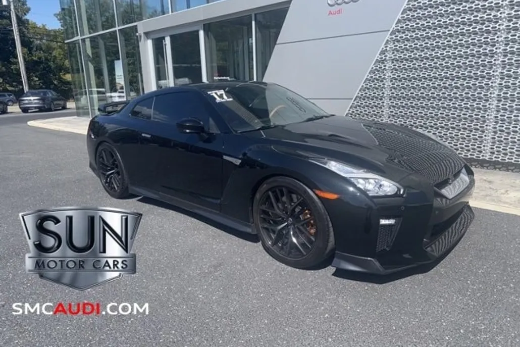 2017 Nissan GT-R Premium photo 1
