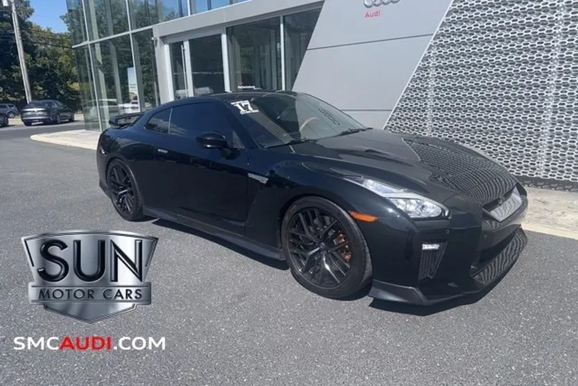 2017 Nissan GT-R Premium photo 1