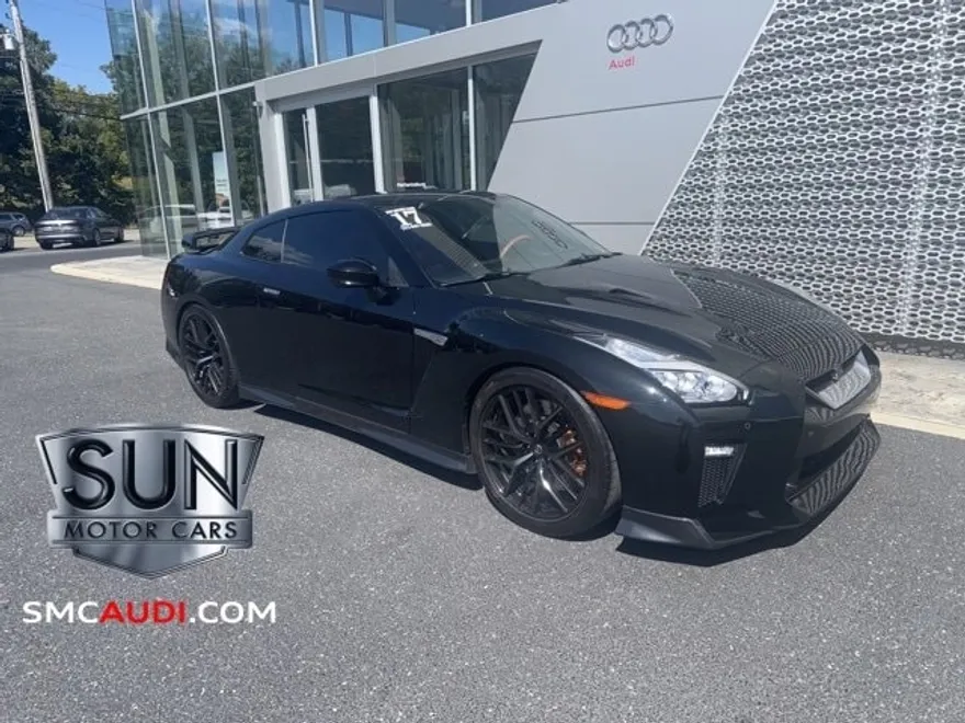 2017 Nissan GT-R Premium photo 1