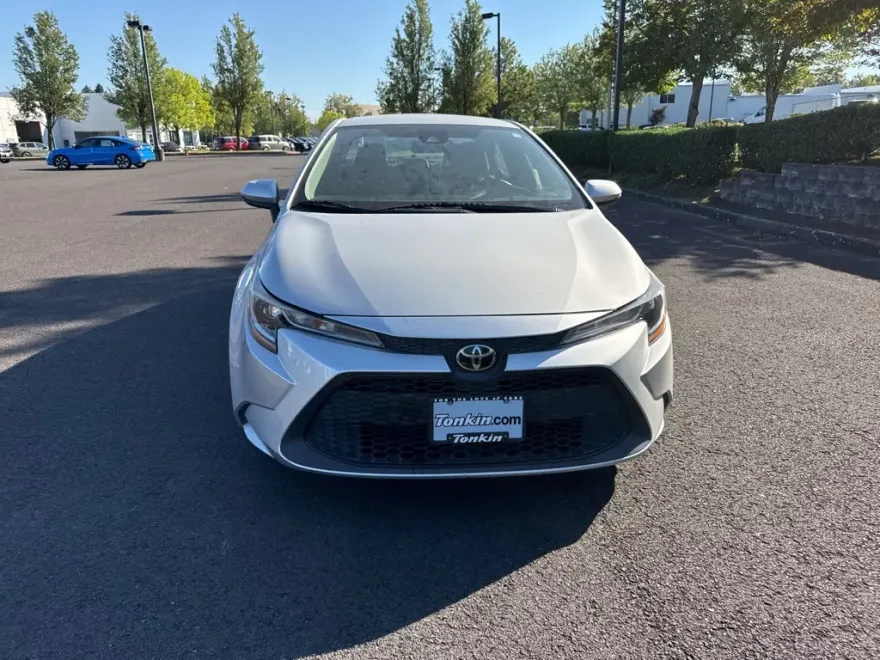 2021 Toyota Corolla LE photo 1