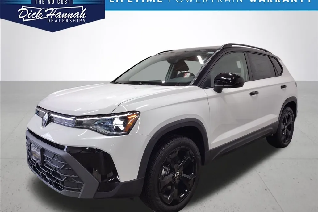 2025 Volkswagen Taos SE photo 1