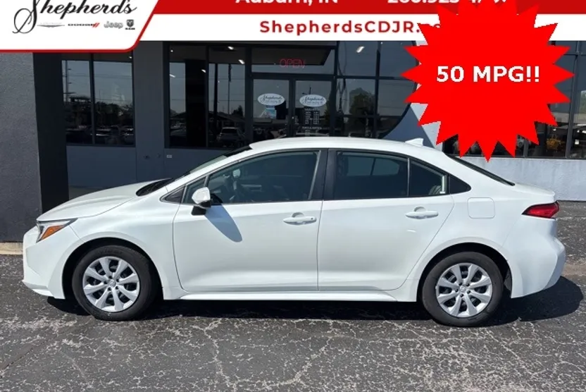 2024 Toyota Corolla LE photo 1