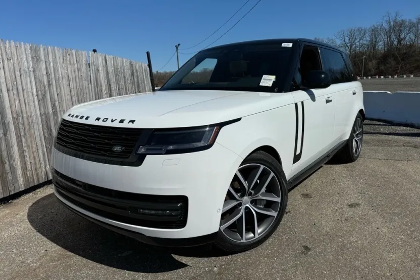 2025 Land Rover Range Rover SE photo 1