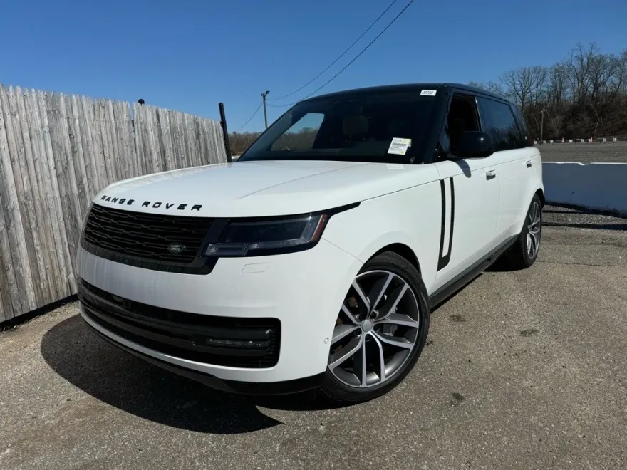2025 Land Rover Range Rover SE photo 1