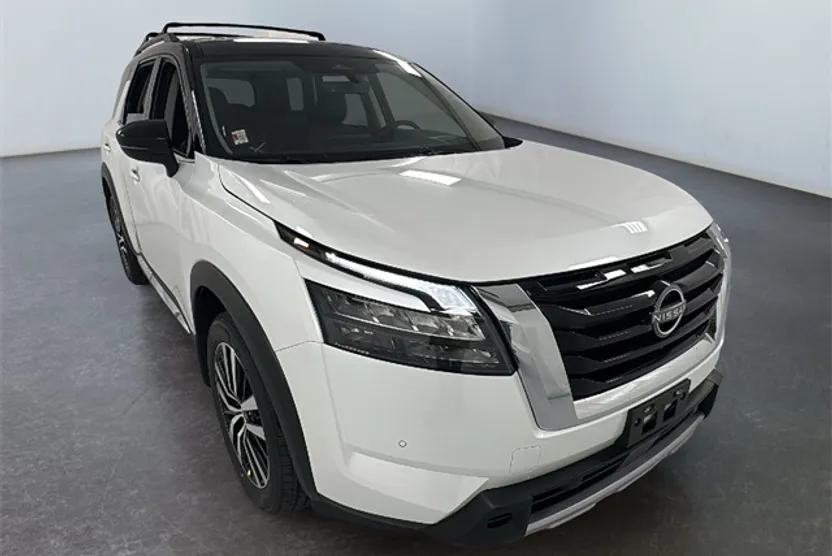 2025 Nissan Pathfinder Platinum photo 1