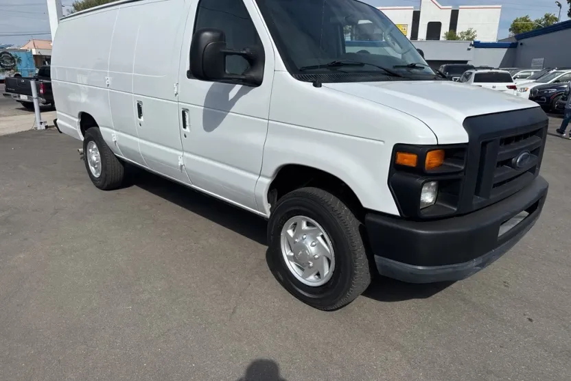 2014 Ford E-350 photo 1