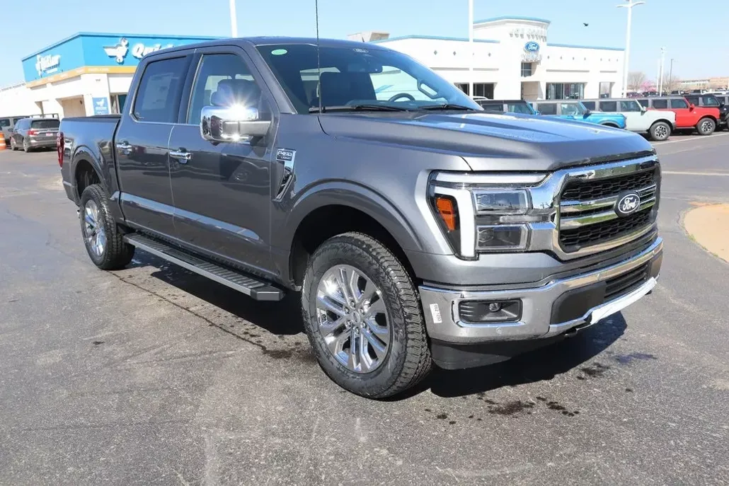 2025 Ford F-150 Lariat photo 1
