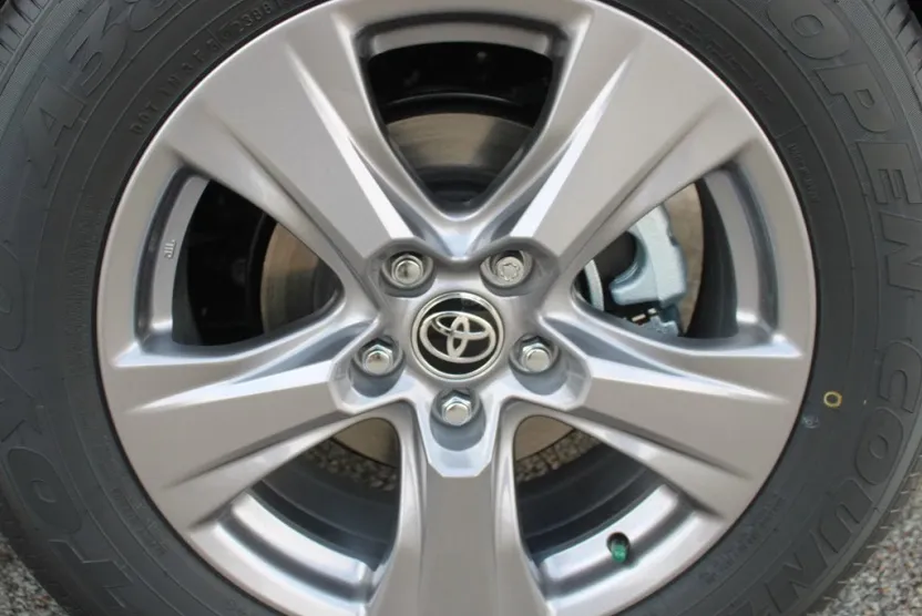 2025 Toyota RAV4 Hybrid XLE photo 1
