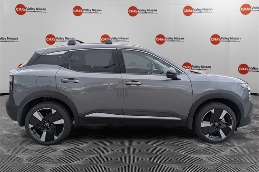 2026 Nissan Kicks SR photo 1