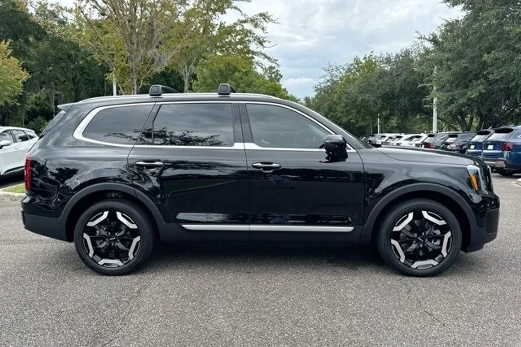 2025 Kia Telluride S photo 1