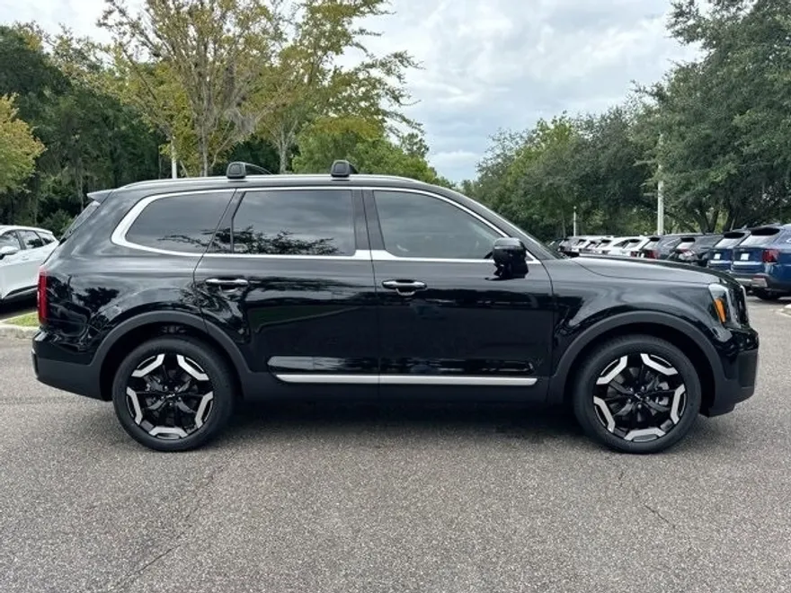 2025 Kia Telluride S photo 1