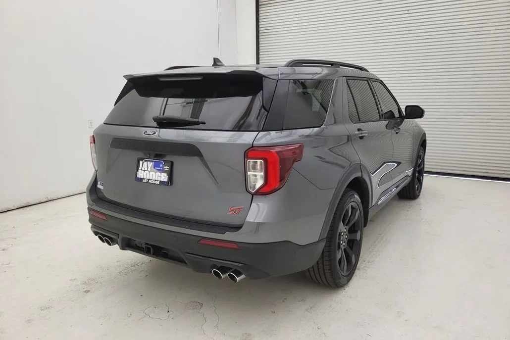 2021 Ford Explorer ST photo 1