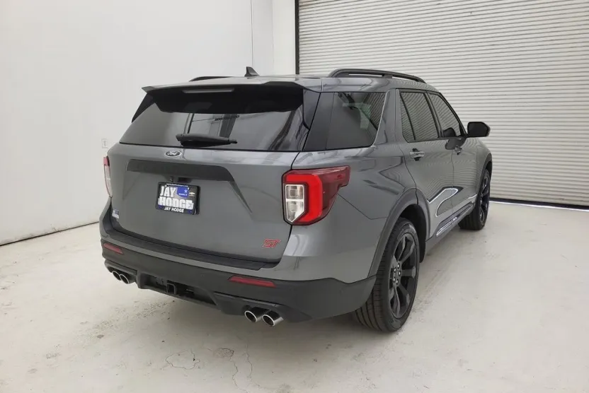 2021 Ford Explorer ST photo 1