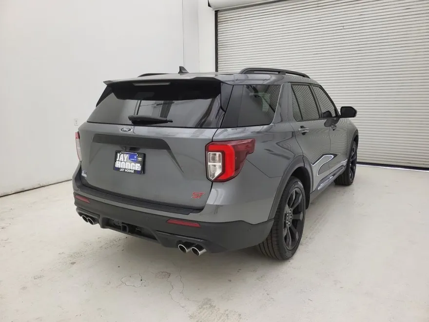 2021 Ford Explorer ST photo 1