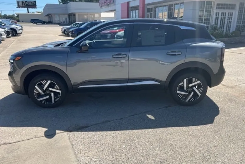 2025 Nissan Kicks SV photo 1