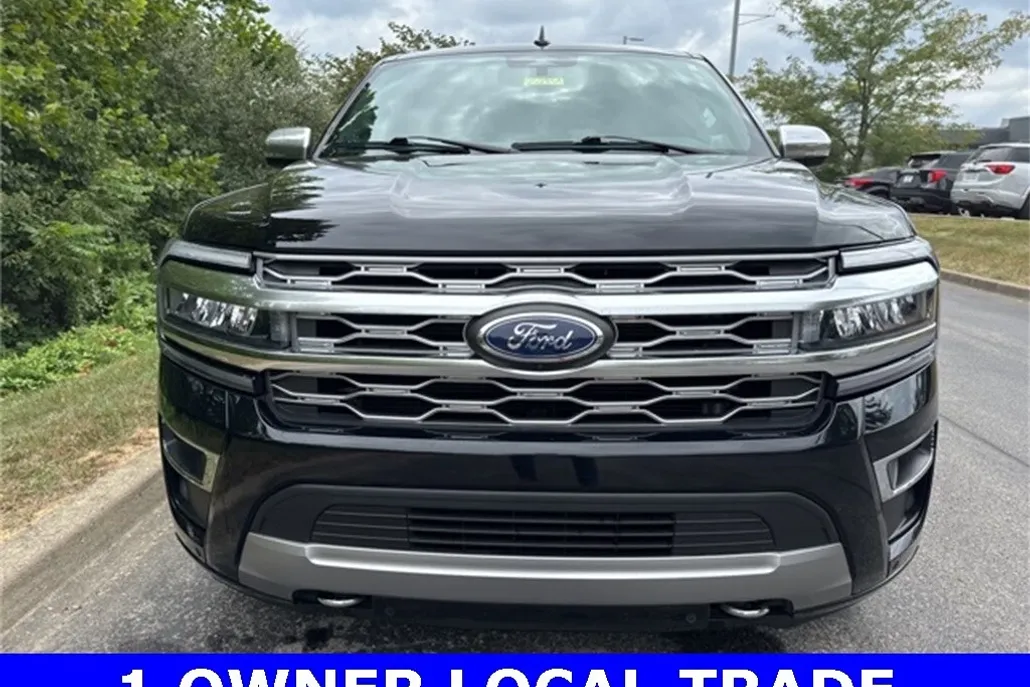 2022 Ford Expedition MAX Platinum photo 1