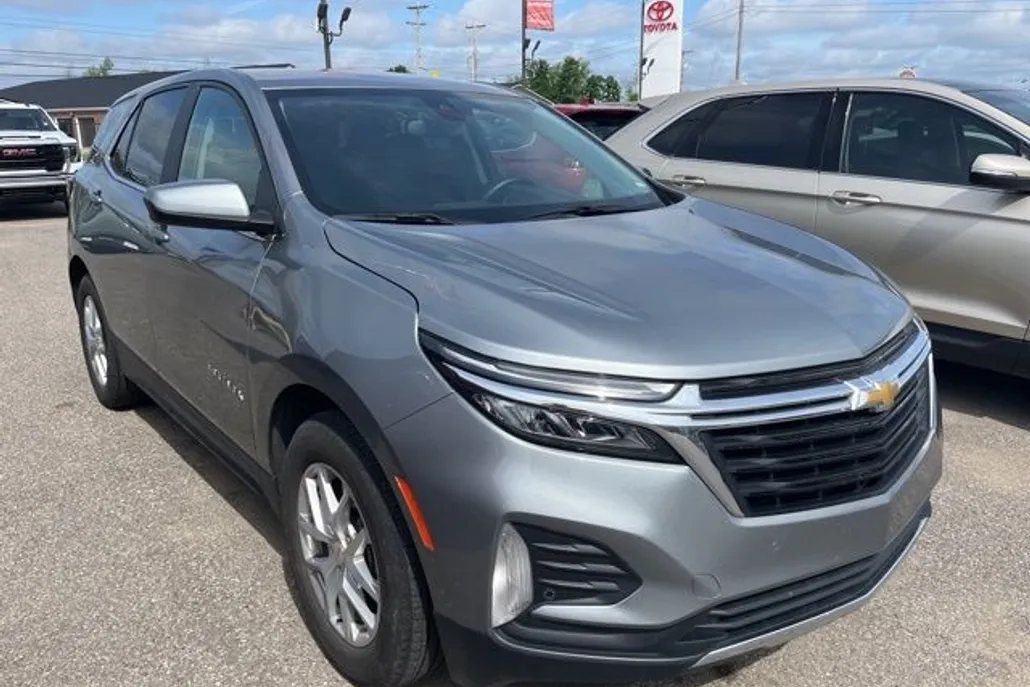 2024 Chevrolet Equinox LT photo 1