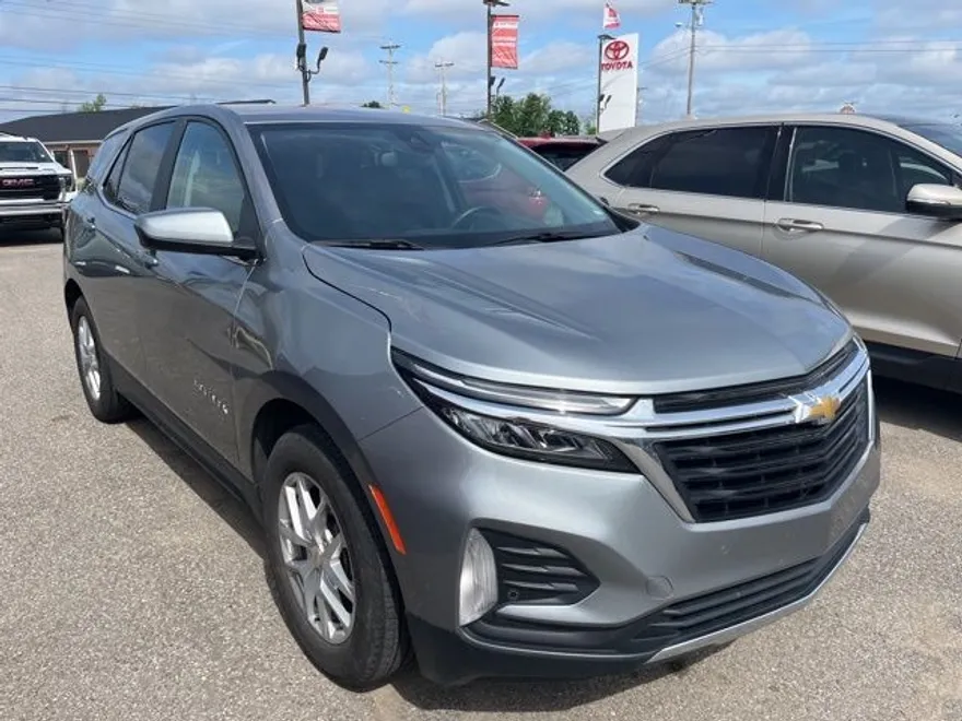 2024 Chevrolet Equinox LT photo 1