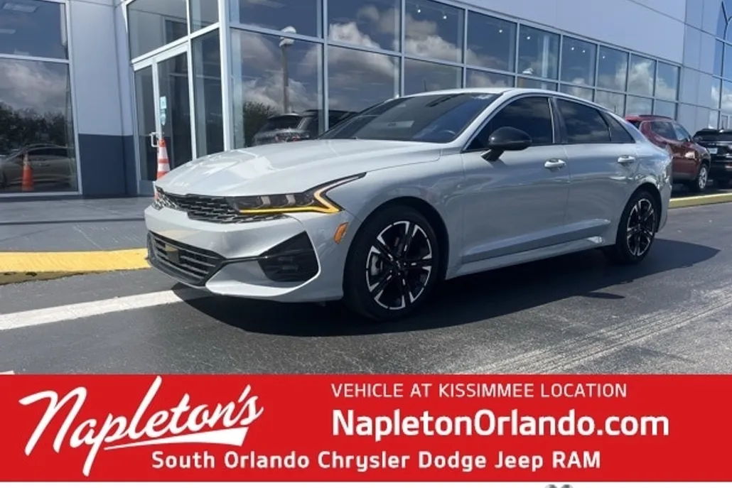 2023 Kia K5 GT-Line photo 1