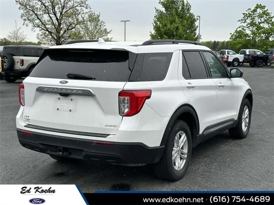 2022 Ford Explorer XLT photo 1