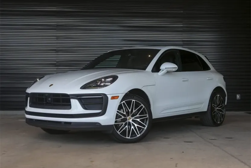 2024 Porsche Macan T photo 1