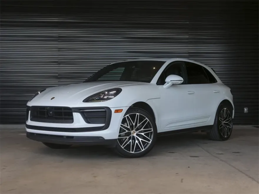2024 Porsche Macan T photo 1