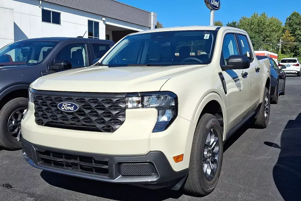 2025 Ford Maverick XLT photo 1