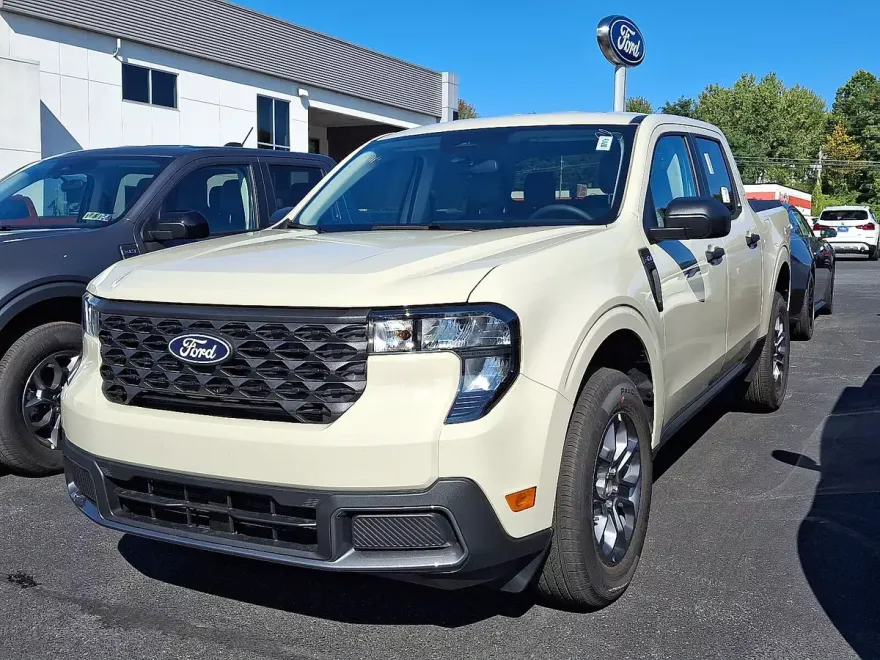 2025 Ford Maverick XLT photo 1