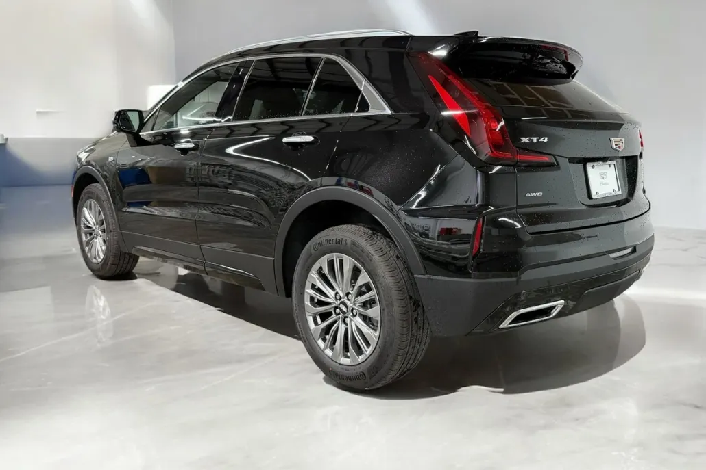 2025 Cadillac XT4 Premium Luxury photo 1