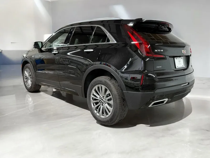 2025 Cadillac XT4 Premium Luxury photo 1