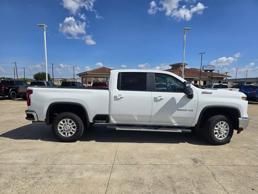 2024 Chevrolet Silverado 2500HD LT photo 1